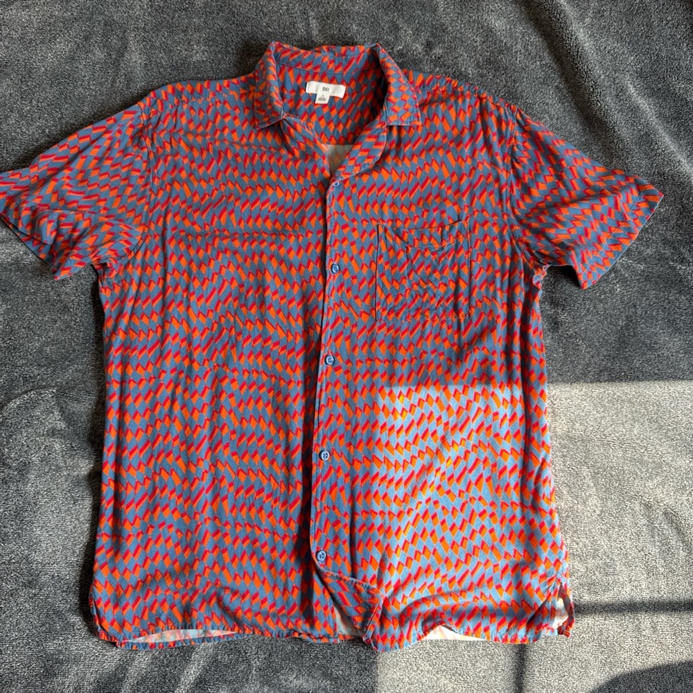 bp Red and Blue Casual Button Down Shirt with Geometric Pattern